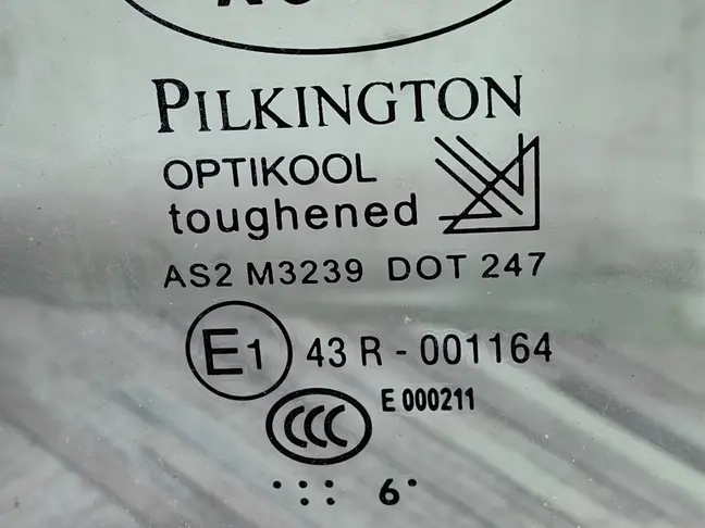 Форточка задняя правая Range Rover Sport L320