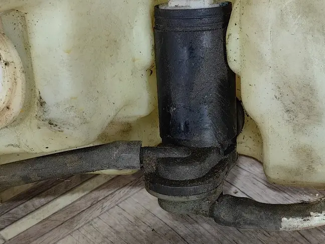 Бачок омывателя лобового стекла DISCOVERY 3 L319