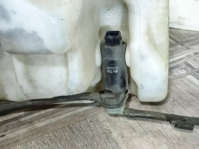 Бачок омывателя лобового стекла DISCOVERY 3 L319