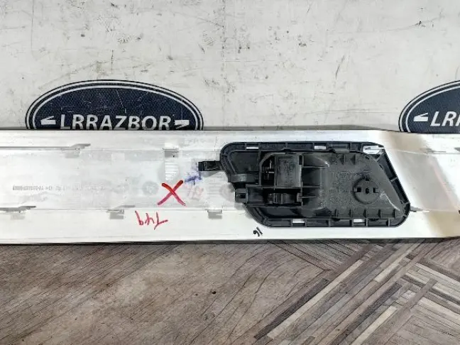 Вставка дерево в карту левая Range Rover L320