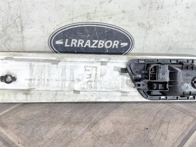 Вставка дерево в карту левая Range Rover L320