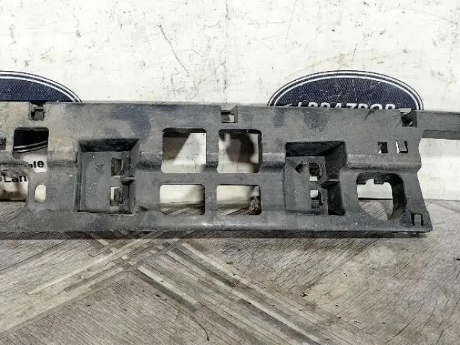 Кронштейн заднего бампера левый Sport L320