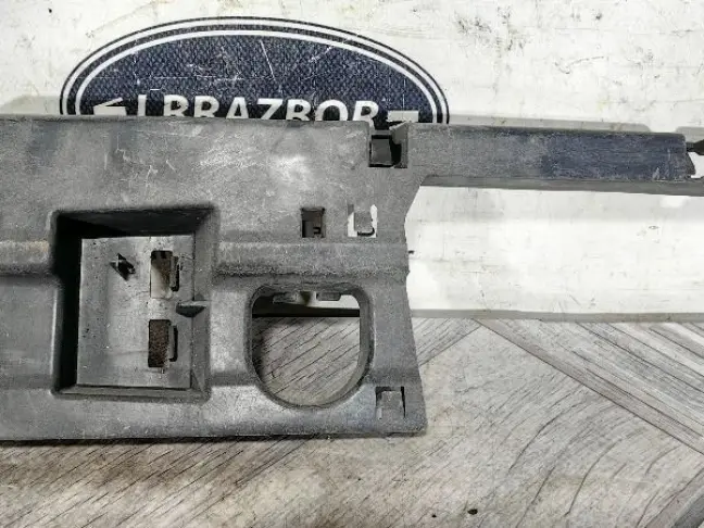 Кронштейн заднего бампера левый Sport L320