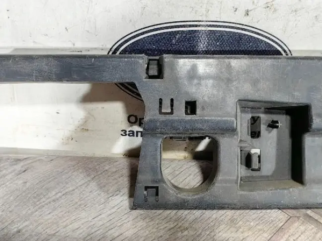 Кронштейн заднего бампера правый Sport L320