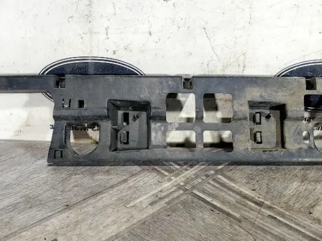 Кронштейн заднего бампера правый Sport L320