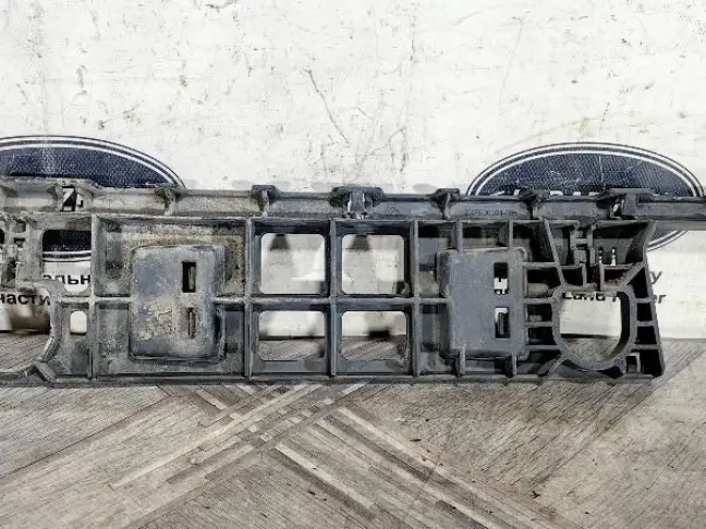 Кронштейн заднего бампера правый Sport L320