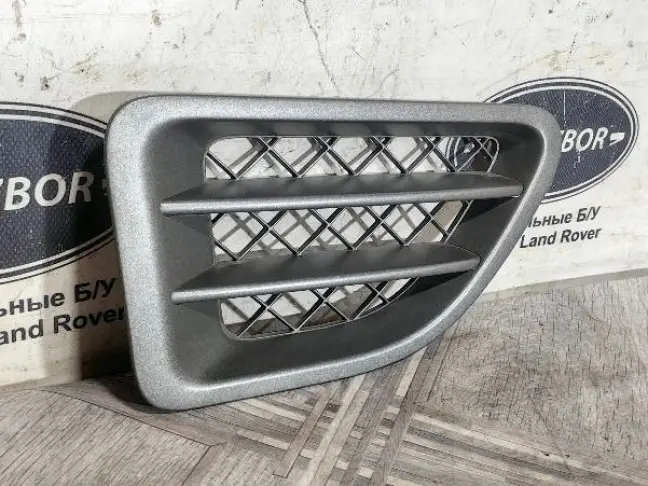 Жабра в крыло правая Range Rover Sport L320