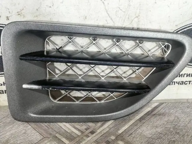 Жабра в крыло правая Range Rover Sport L320