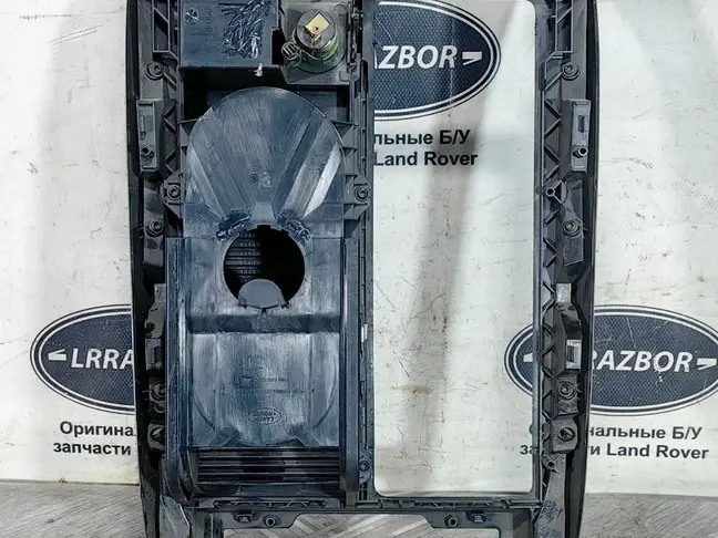 Вставка центральной консоли RRS L320 2005-09
