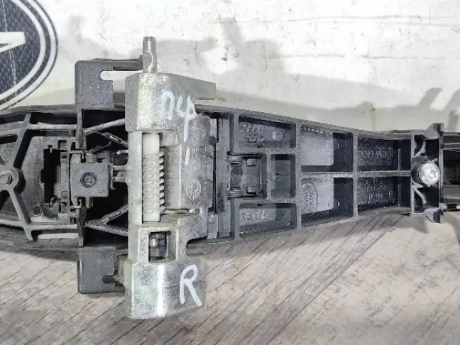 Ручка передняя правая Land Rover Freelander 2 L359