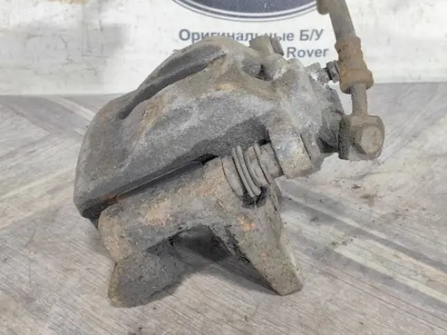 Суппорт левый задний Land Rover Sport L320