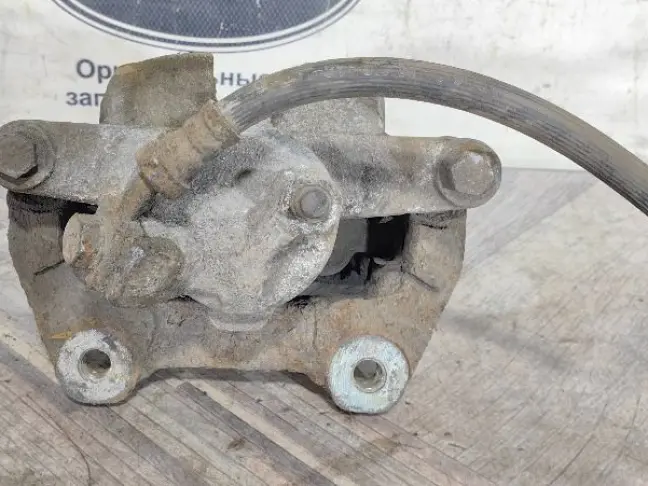 Суппорт левый задний Land Rover Sport L320