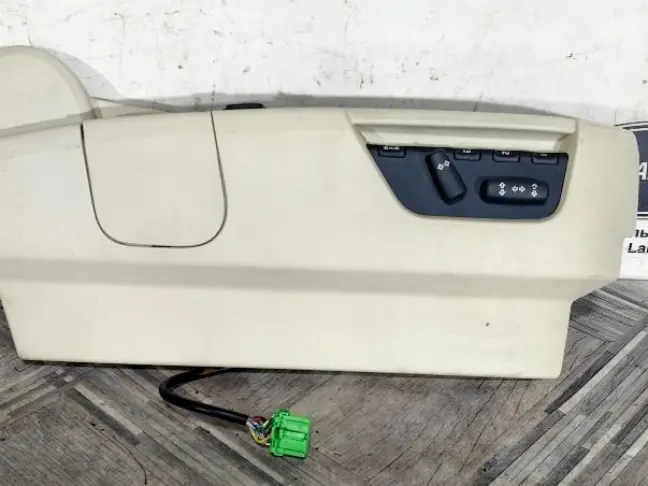 Накладка сидения правая Sport L320 05-09