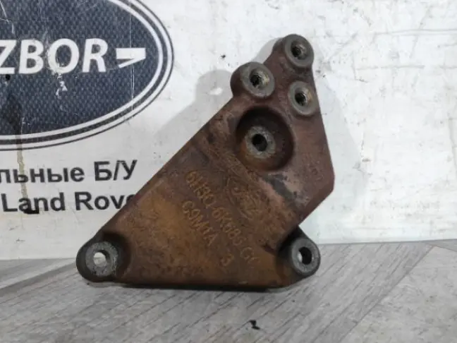 Кронштейн правой турбин Range Rover L320 05-09 3.6