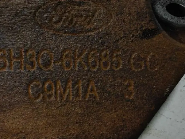 Кронштейн правой турбин Range Rover L320 05-09 3.6