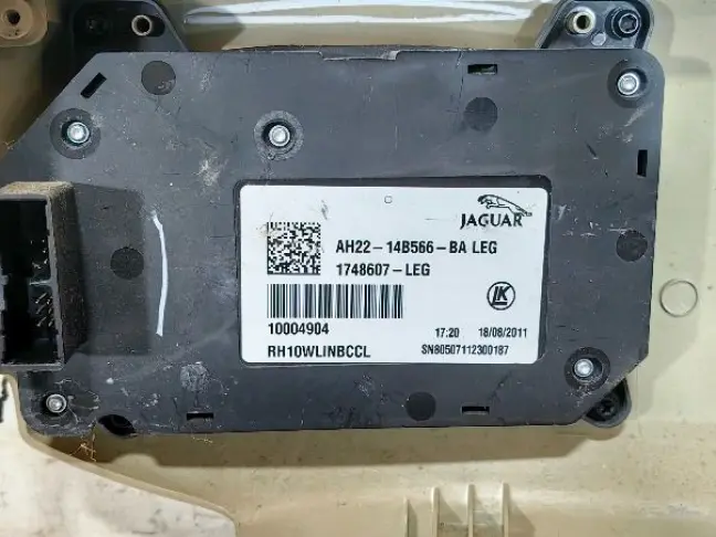 Накладка сидения правая Sport L320 09-13