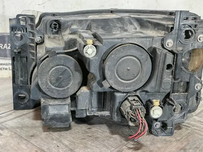 Фара правая ксенон Range Rover Sport L320