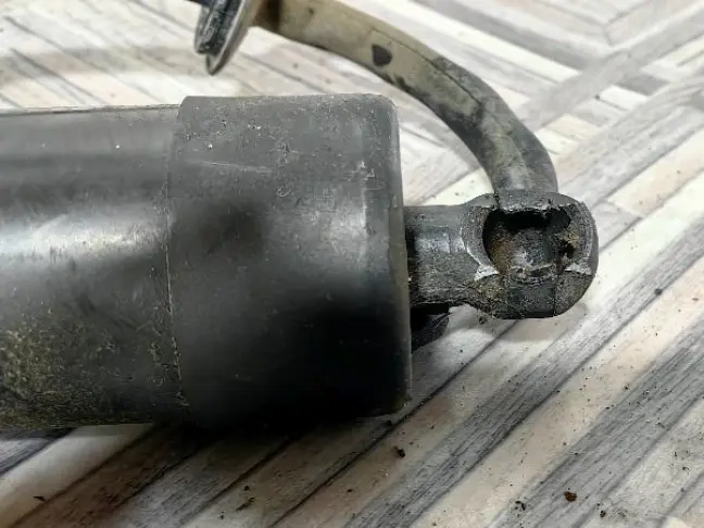 Амортизатор багажника Land Rover Sport L320