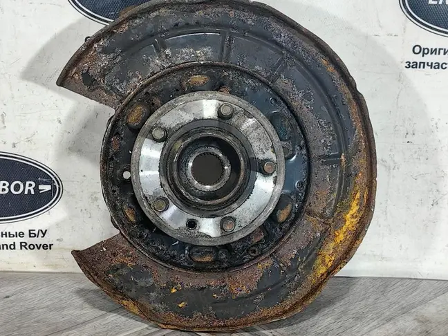 Кулак задний правый Range Rover Sport L320