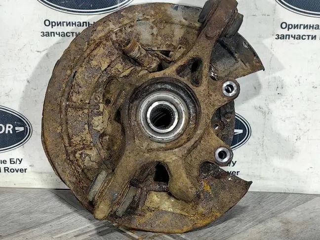 Кулак задний правый Range Rover Sport L320