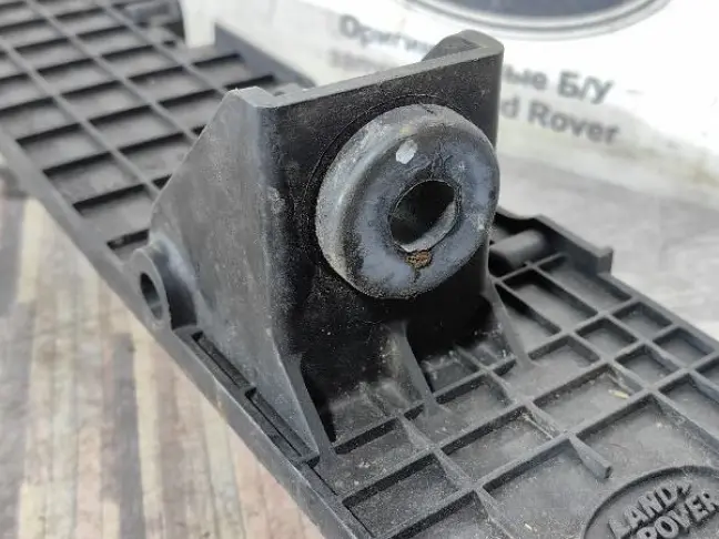 Кронштейн радиатора Range Rover Sport L320 3.6