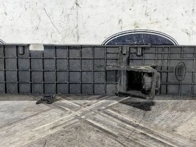 Кронштейн радиатора Range Rover Sport L320 3.6