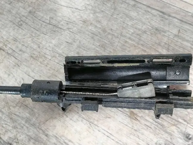 Трос капота средний Range Rover 3 L322 02-12