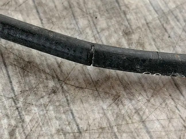 Трос капота средний Range Rover 3 L322 02-12