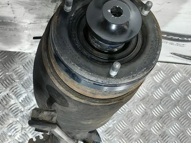 Стойка в сборе левая передняя Range Rover 3 L322