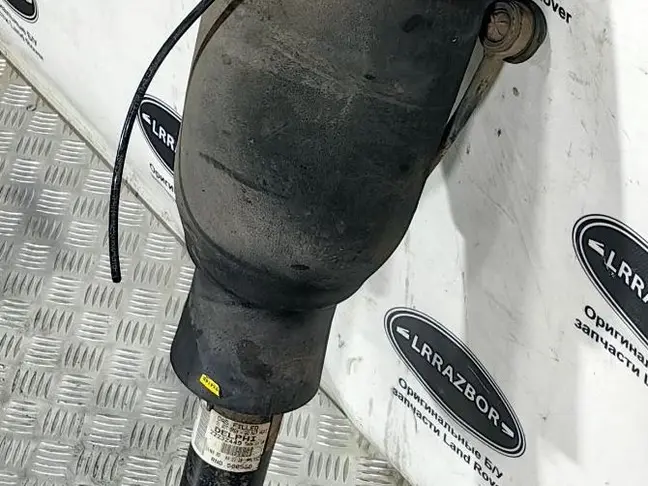 Стойка в сборе левая передняя Range Rover 3 L322