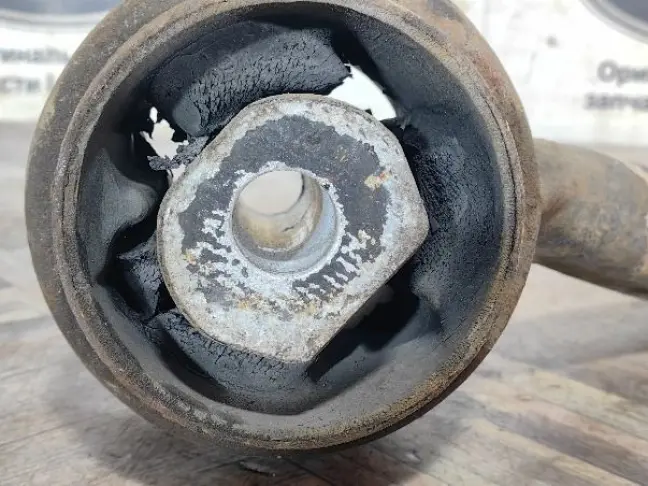 Рычаг передний нижний правый Range Rover L322