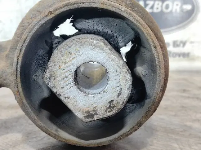 Рычаг передний нижний правый Range Rover L322