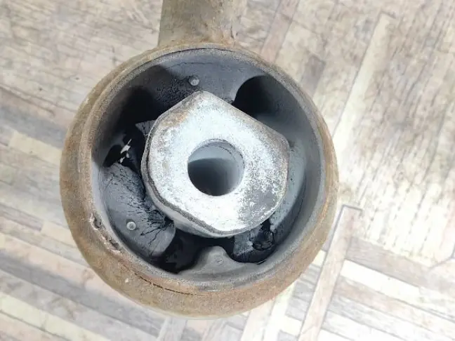 Рычаг передний нижний левый Range Rover L322