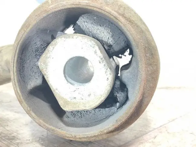 Рычаг передний нижний левый Range Rover L322