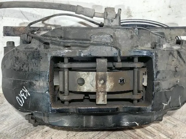 Суппорт левый передний Range Rover 3 L322