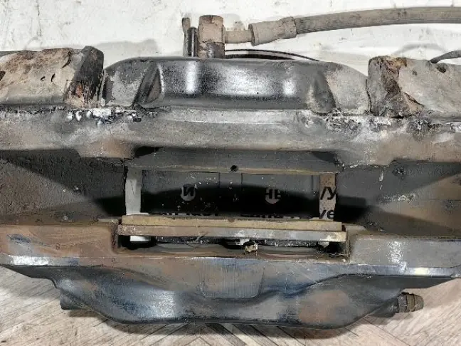 Суппорт левый передний Range Rover 3 L322