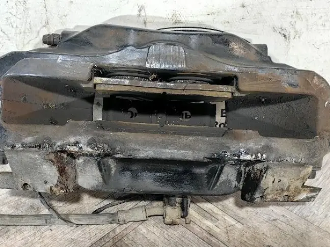 Суппорт левый передний Range Rover 3 L322