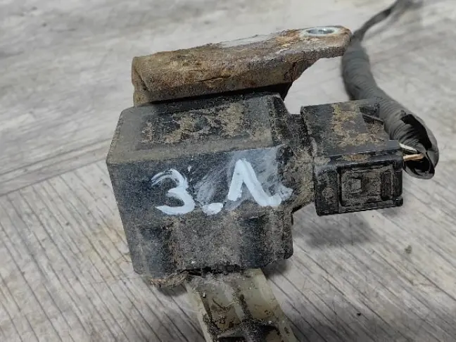 Датчик положения кузова лев Range Rover L322 05-09