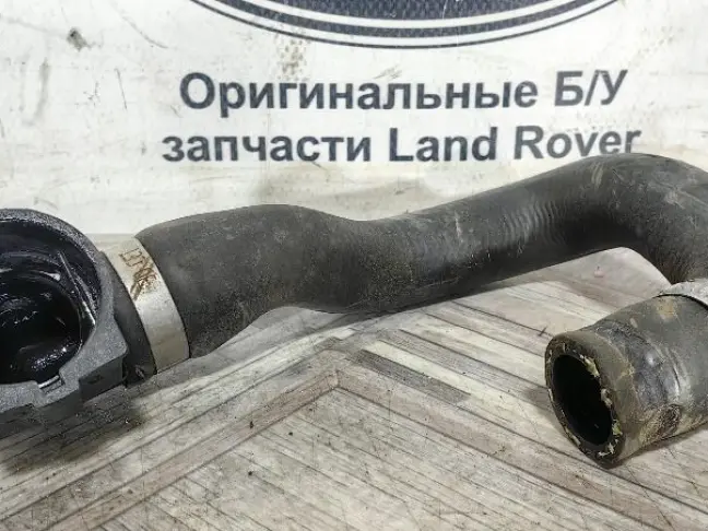 Патрубок системы охлаждения Range Rover L322 02-06