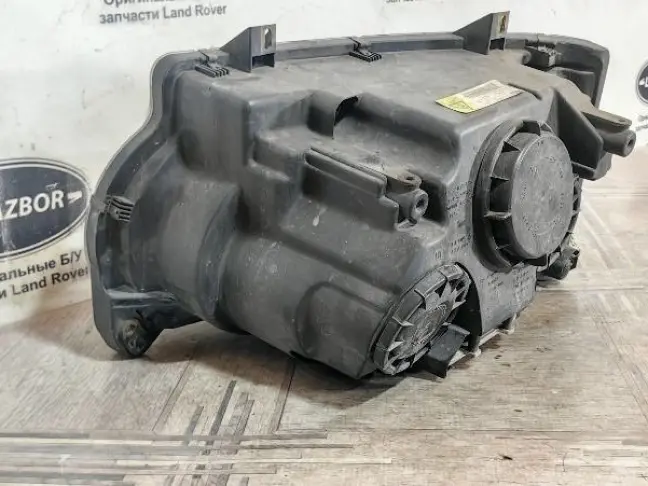 Фара правая Range Rover 3 L322 2005-2009 ксенон
