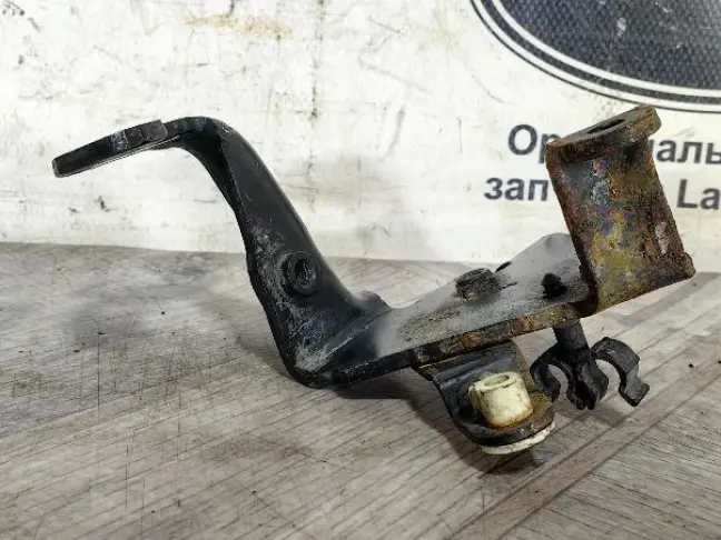 Кронштейн передний DISCOVERY 4 L319 3.0 306DT