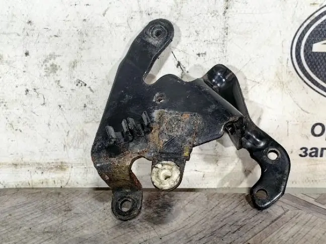 Кронштейн передний DISCOVERY 4 L319 3.0 306DT