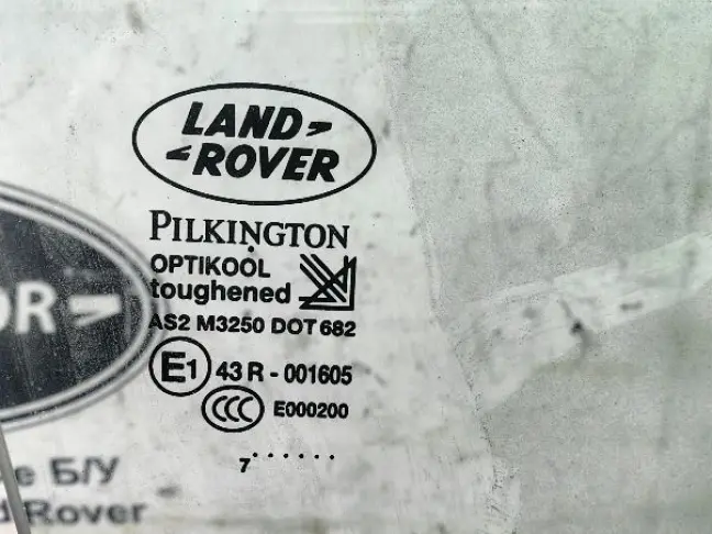 Стекло двери передней правой RangeRover Sport L320