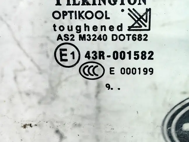 Стекло двери задней левой Range Rover Sport L320