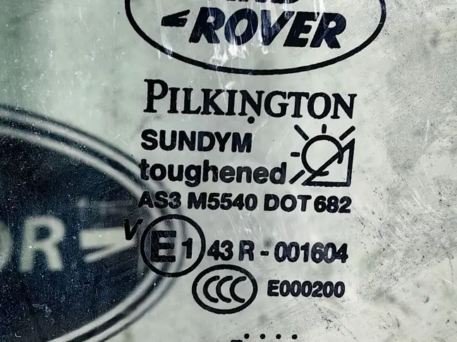 Стекло двери задней правой Range Rover Sport L320