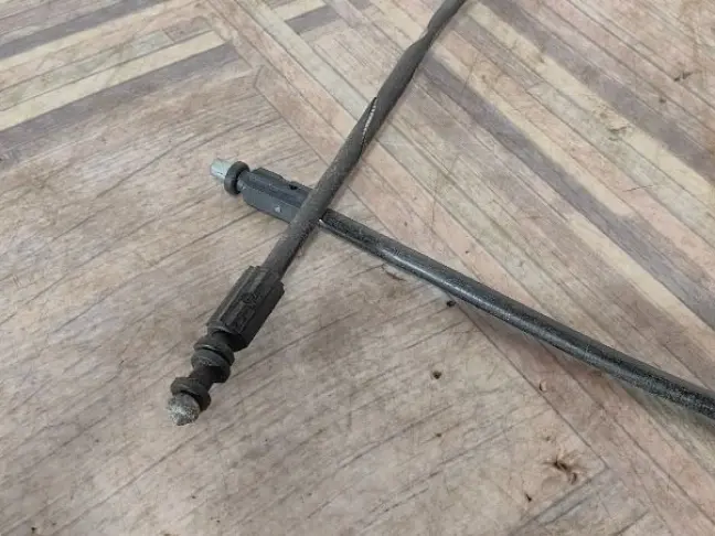 Трос открывания капота Land Rover Sport L320