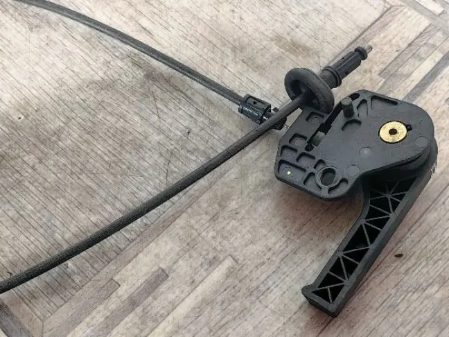 Трос капота Land Rover Sport L320 05-09