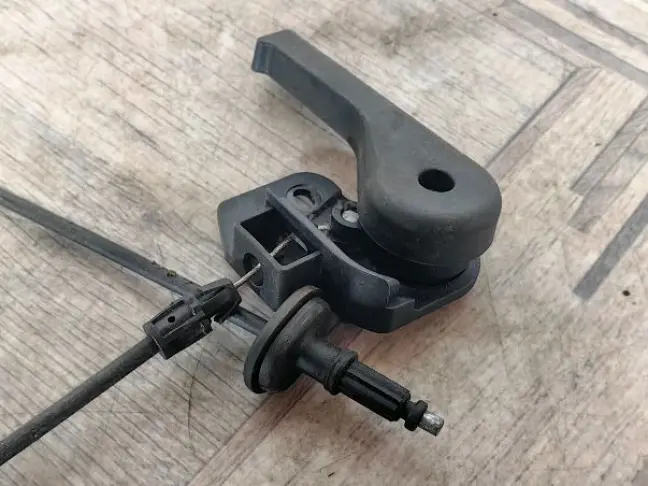 Трос капота Land Rover Sport L320 05-09