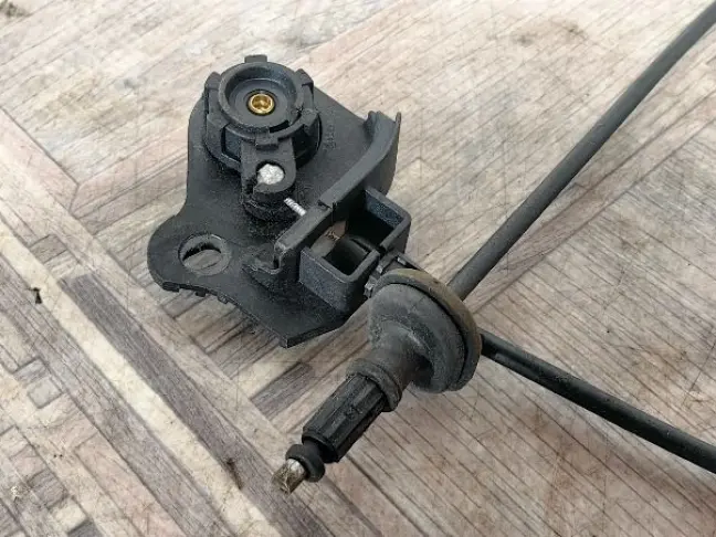 Трос капота Land Rover Sport L320 05-09