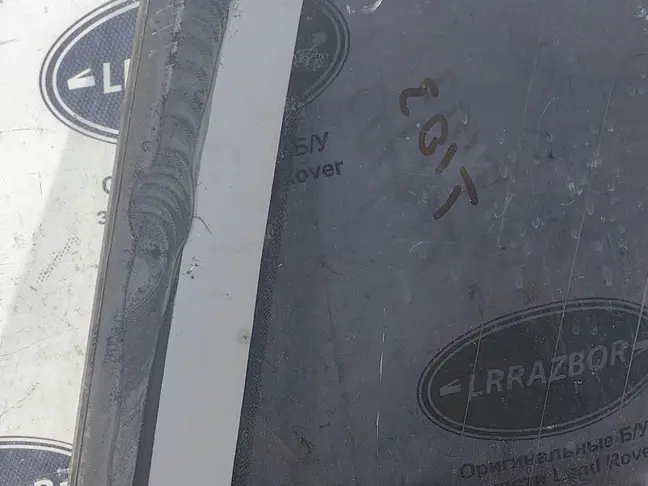 Стекло багажника левое Land Rover Freelander 2